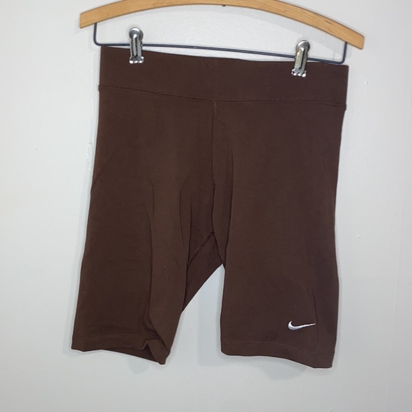 🎱Brown Nike Tight Fit Mid Rise Short Length biker shorts! - Picture 2 of 10